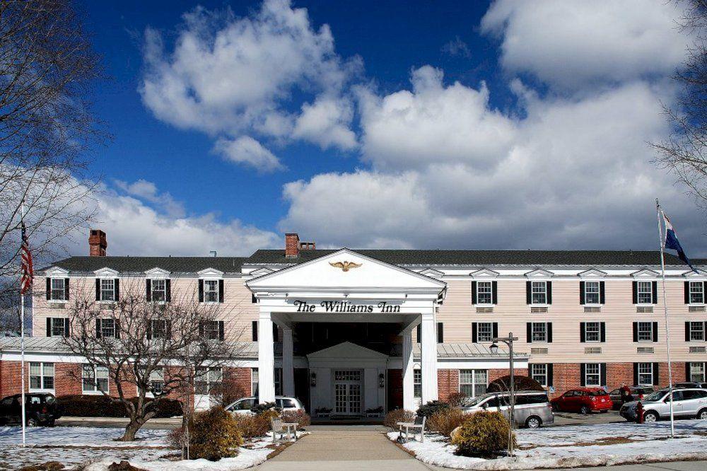 The Williams Inn Williamstown Bagian luar foto