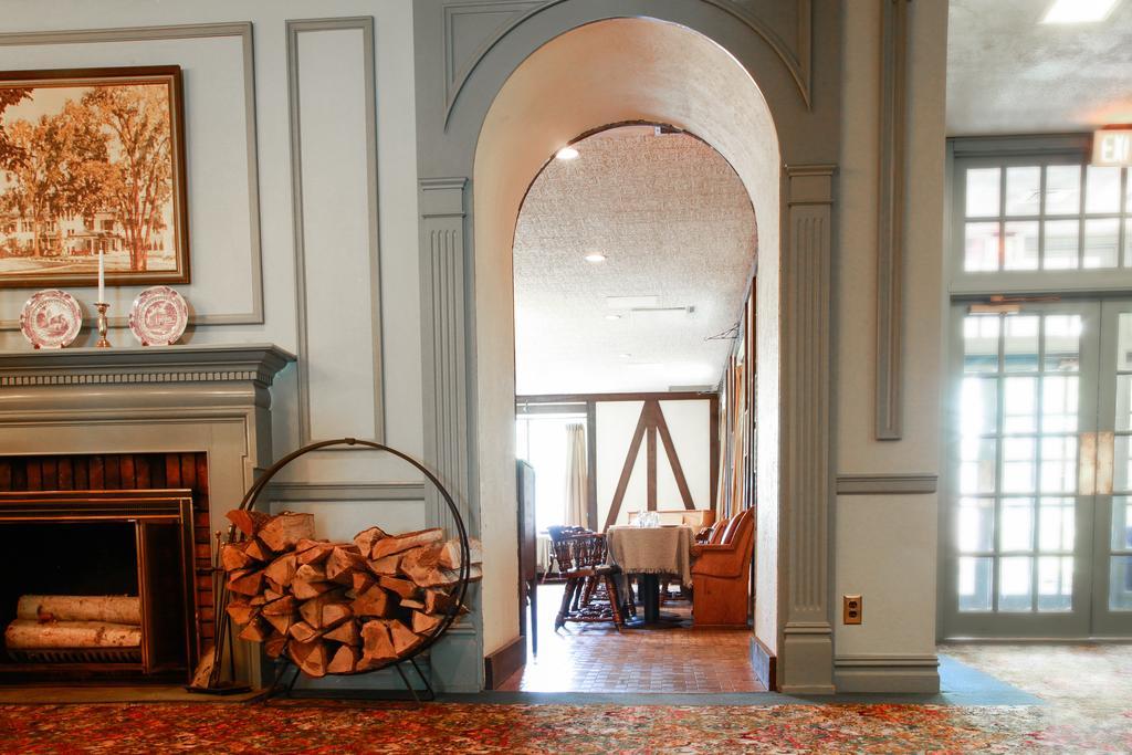 The Williams Inn Williamstown Bagian luar foto