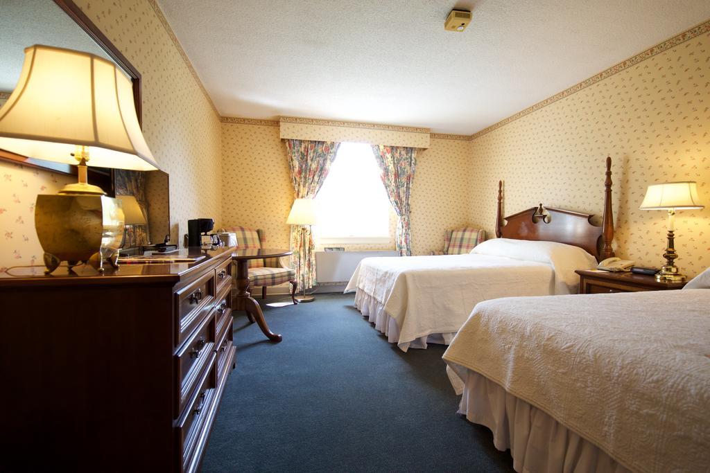 The Williams Inn Williamstown Bagian luar foto