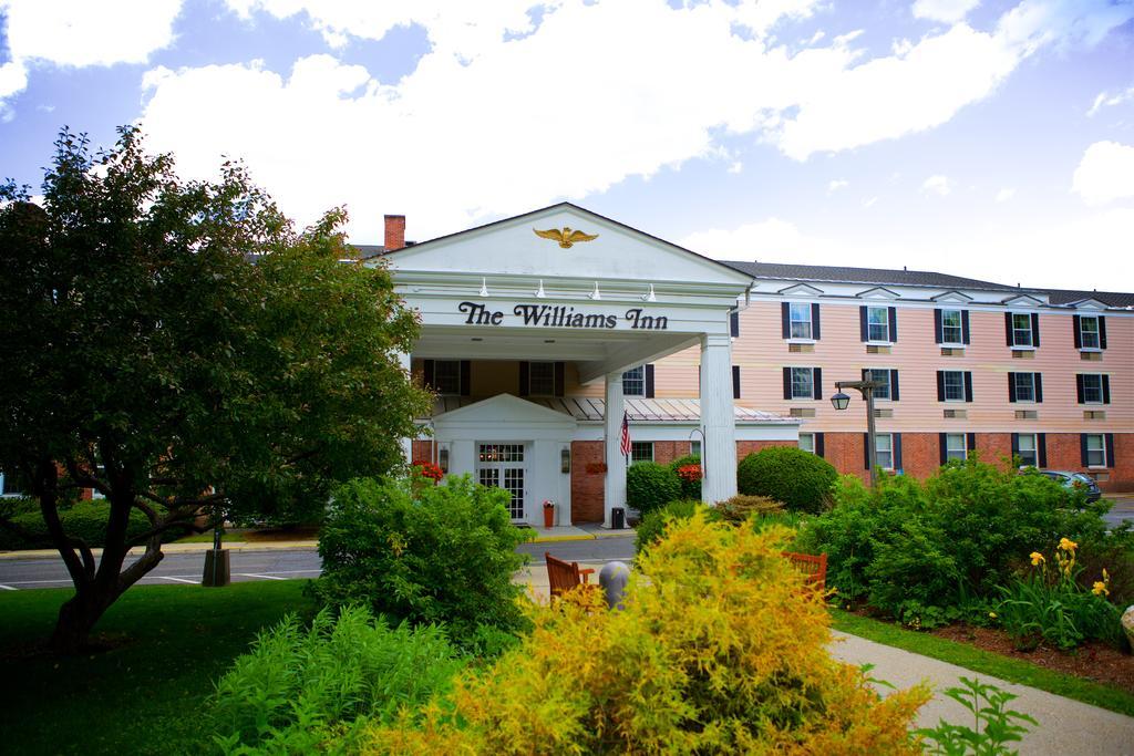 The Williams Inn Williamstown Bagian luar foto