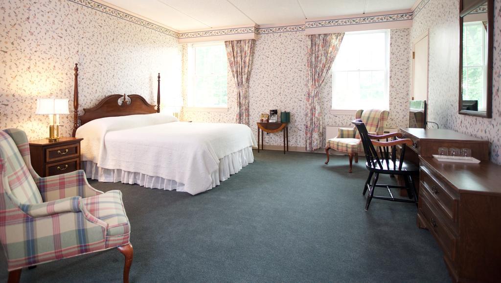 The Williams Inn Williamstown Bagian luar foto