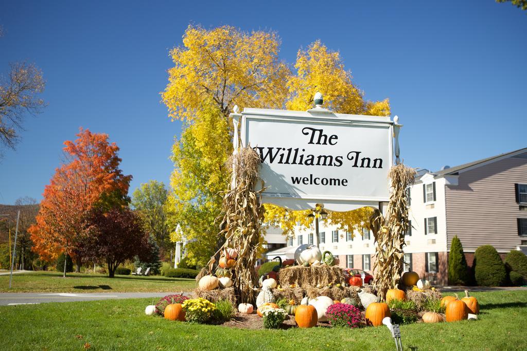 The Williams Inn Williamstown Bagian luar foto