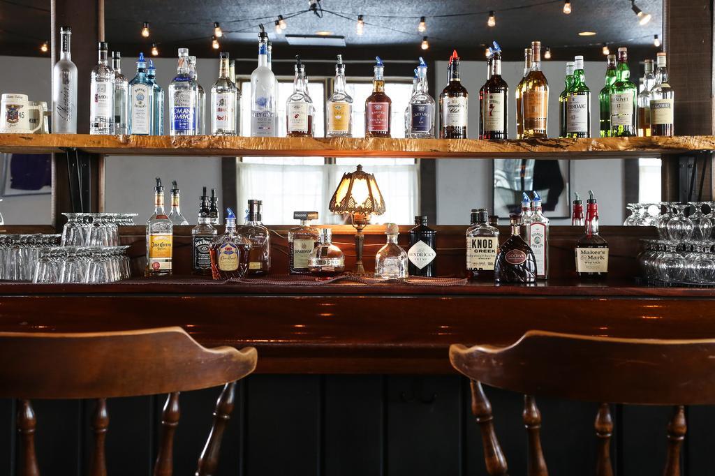 The Williams Inn Williamstown Bagian luar foto