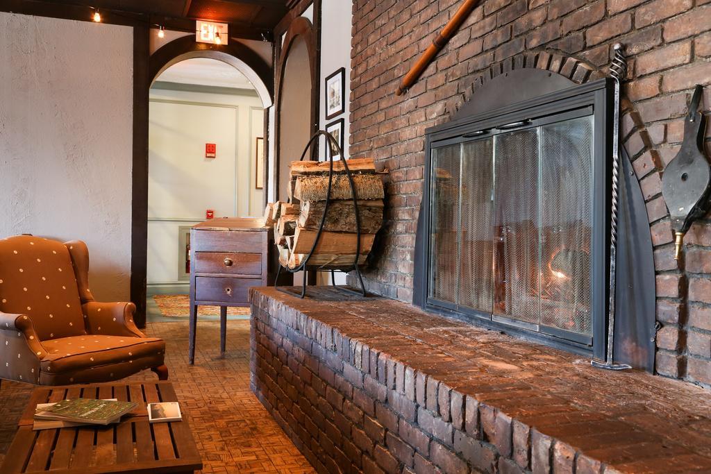 The Williams Inn Williamstown Bagian luar foto