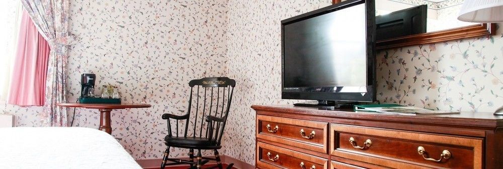 The Williams Inn Williamstown Bagian luar foto