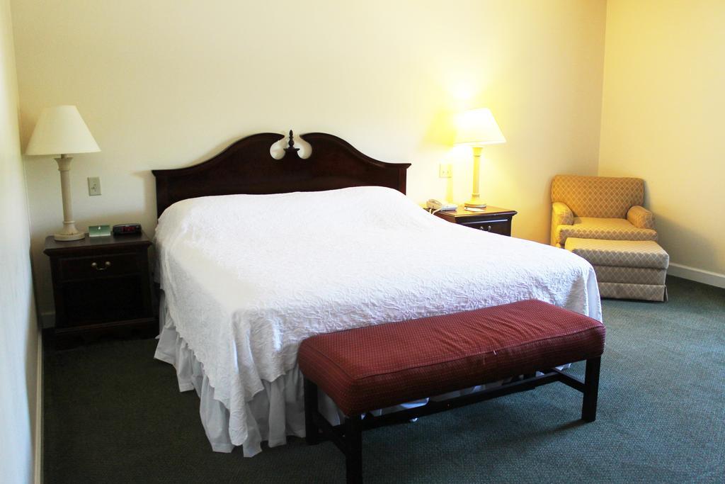 The Williams Inn Williamstown Bagian luar foto